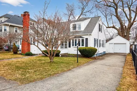 38 Saunders St, Weymouth, MA 02191