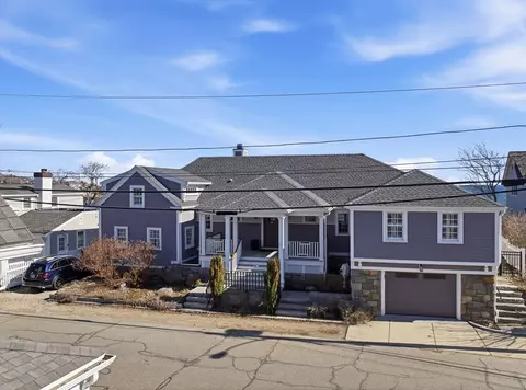 15 Beach St, Rockport, MA 01966