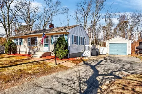 3 Januit St, Sandwich, MA 02563
