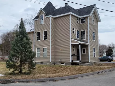 26 Caswell St, Fitchburg, MA 01420