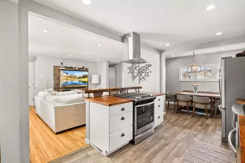 82 Canton St, Stoughton, MA 02072