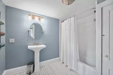 Bath - 42 Elm St, Georgetown, MA 01833 photo 1 of 2