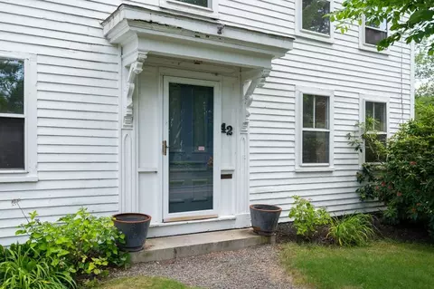 Exterior - 42 Elm St, Georgetown, MA 01833 photo 4 of 8