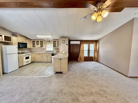 141 Edbert St, Chicopee, MA 01020 photo 3