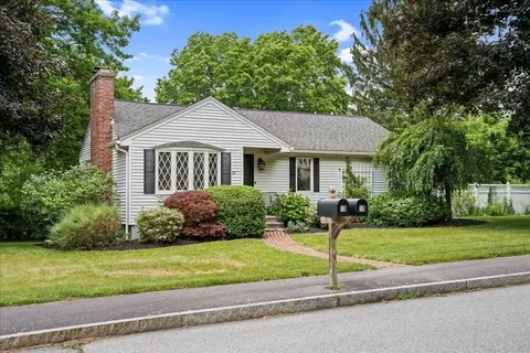 19 Armstrong Dr, Westborough, MA 01581