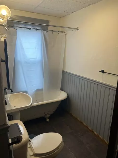 Bath - 29 Tatman St, Worcester, MA 01607 photo 2 of 2