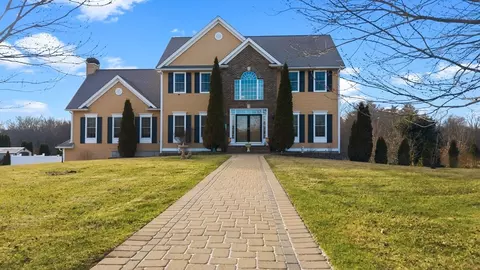 6 Meadowlark Dr, Rehoboth, MA 02769
