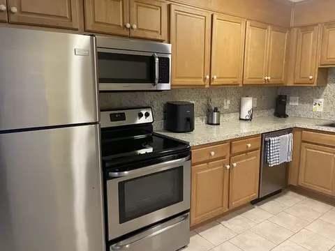 3 Chapel Hill Dr #4, Plymouth, MA 02360