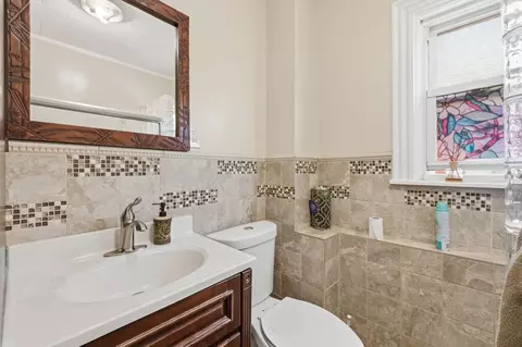 Bath - 15 Waverly Ave, Everett, MA 02149 photo 3 of 5