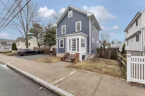 18 Hemlock Rd, West Roxbury, MA 02132