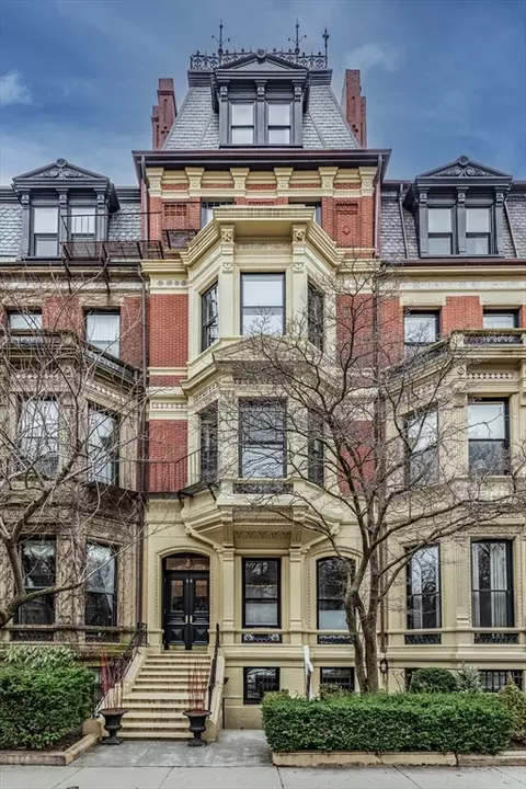 64 Commonwealth #G1, Boston, MA 02116