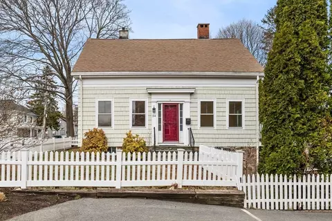 54 Rowland St, Marblehead, MA 01945