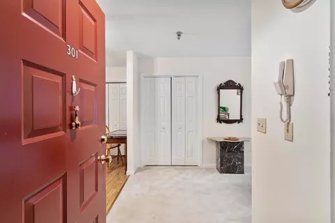 21 Dallas Dr #301, Dracut, MA 01826