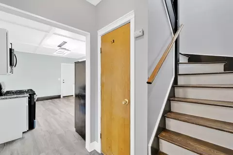 Entry Way - 85 Grand St, Springfield, MA 01108 photo 6 of 8