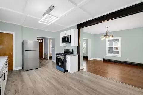 Entry Way - 85 Grand St, Springfield, MA 01108 photo 3 of 8
