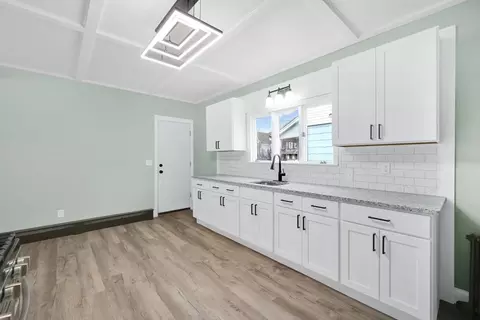 Entry Way - 85 Grand St, Springfield, MA 01108 photo 1 of 8