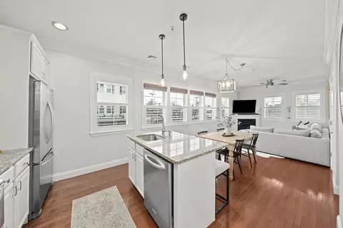 2 N Main St #B201, Mansfield, MA 02048