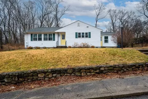 26 Prospect St, Blackstone, MA 01504