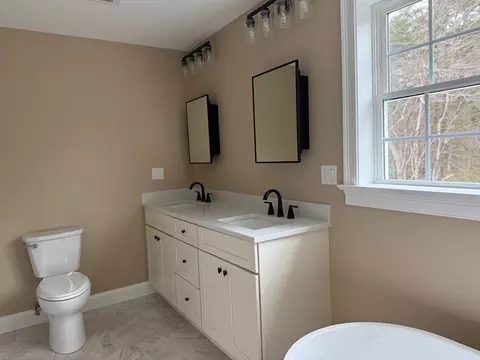 Bath - 79 Park Dr, Acushnet, MA 02743 photo 3 of 10