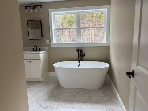 Bath - 79 Park Dr, Acushnet, MA 02743 photo 2 of 10