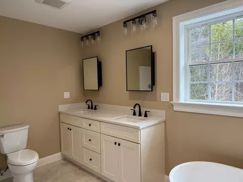 Bath - 79 Park Dr, Acushnet, MA 02743 photo 5 of 10