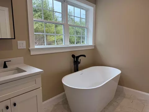 Bath - 79 Park Dr, Acushnet, MA 02743 photo 7 of 10