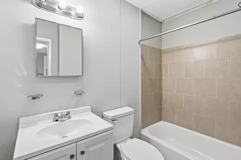 Bath - 14-14 12 Hacker St, Worcester, MA 01603 photo 1 of 3