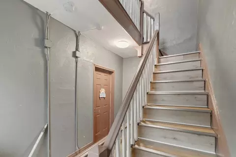 Entry Way - 14-14 12 Hacker St, Worcester, MA 01603 photo 4 of 5