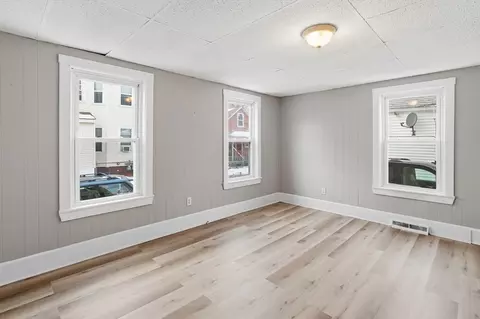 Living - 14-14 12 Hacker St, Worcester, MA 01603 photo 2 of 4