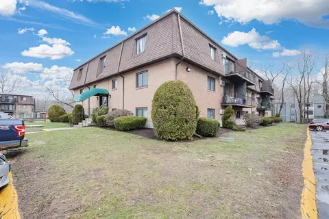 3 Karena Dr #4-21, Taunton, MA 02780