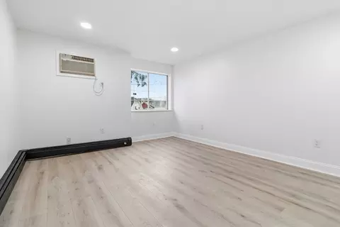 Living - 1 19th St #3, Lowell, MA 01850 photo 1 of 8