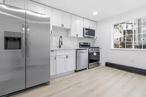 1 19th St #3, Lowell, MA 01850