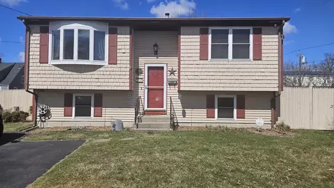 55 Birch St, Warwick, RI 02888