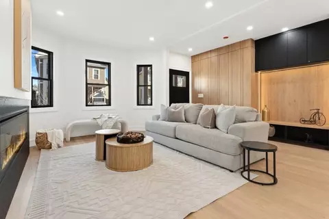 10 Bartlett St #1, Somerville, MA 02145