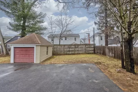 44 Meredith St, Springfield, MA 01108 photo 9