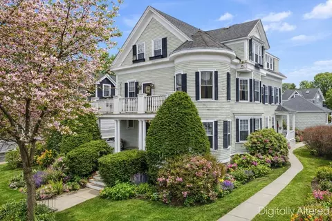 2 Naples Rd #1, Salem, MA 01970