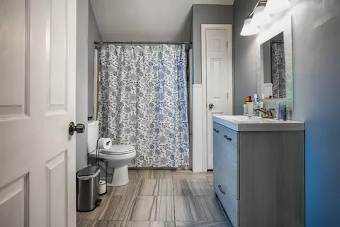 Bath - 529 Stafford Rd, Fall River, MA 02721 photo 2 of 3