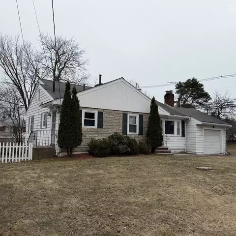 2 Carpenter Rd, Lynnfield, MA 01940