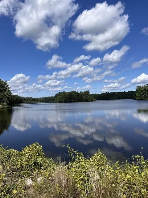 View/Area - 8 Winterberry Ln, Wareham, MA 02571 photo 2 of 5