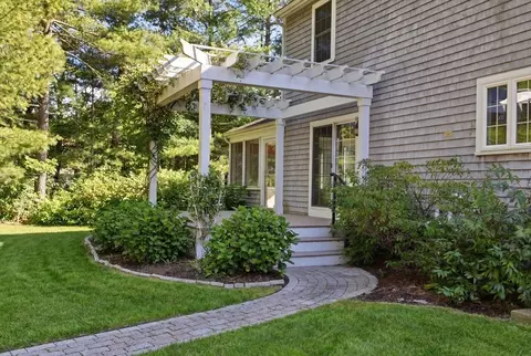 Exterior - 8 Winterberry Ln, Wareham, MA 02571 photo 4 of 7