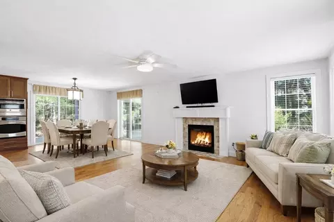 Living - 8 Winterberry Ln, Wareham, MA 02571 photo 1 of 4