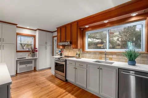 39 Malcolm Rd, Jamaica Plain, MA 02130 photo 3