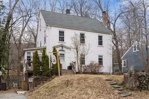 84 Park Ave, Southbridge, MA 01550
