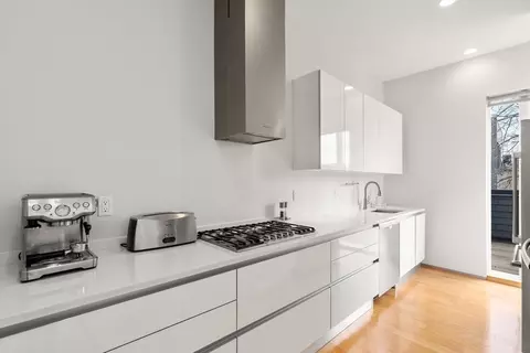 618 E 2nd St #6, Boston, MA 02127 photo 9