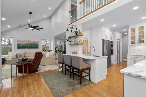 21 Carriage Hill Cir #21, Southborough, MA 01772