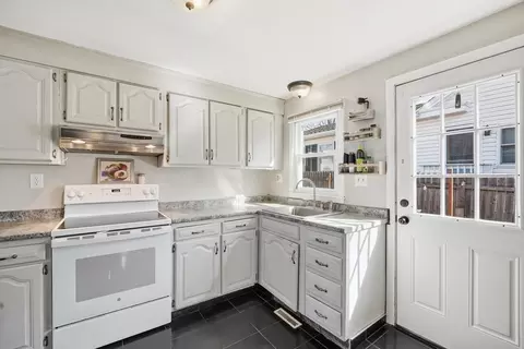 88 Agnes St, Springfield, MA 01118 photo 12