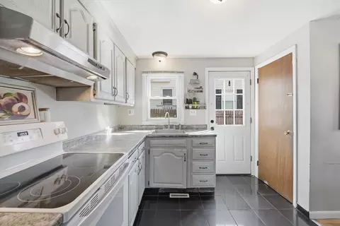 88 Agnes St, Springfield, MA 01118 photo 14