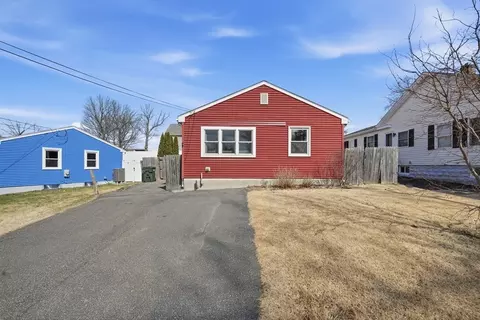 88 Agnes St, Springfield, MA 01118