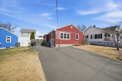88 Agnes St, Springfield, MA 01118 photo 3