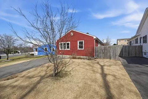 88 Agnes St, Springfield, MA 01118 photo 2